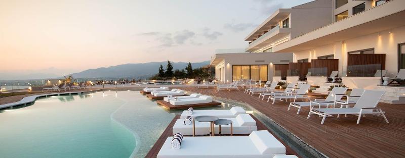 Messinian Icon Hotel & Suites Каламата Экстерьер фото